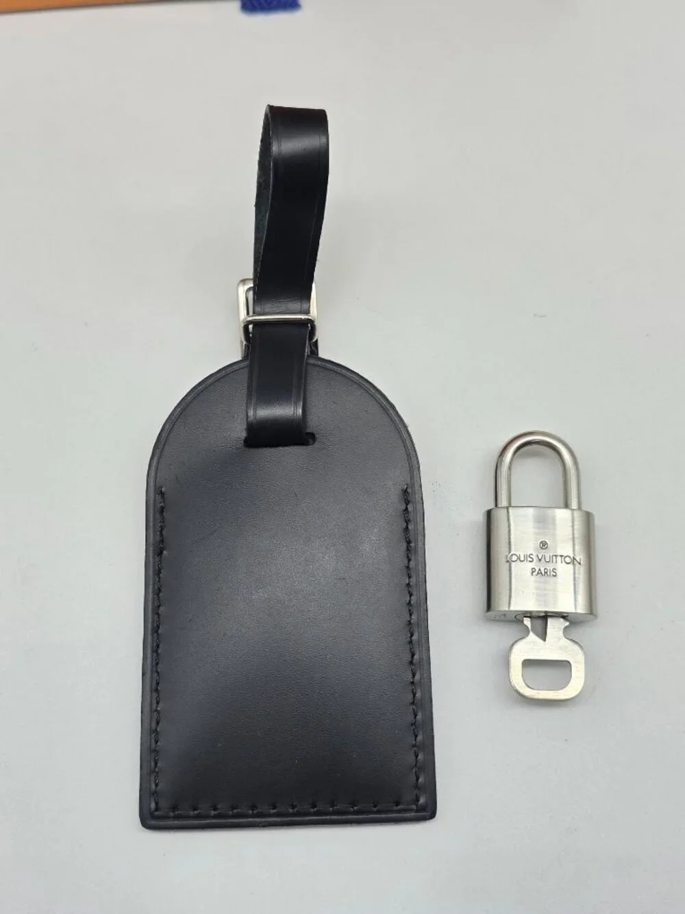 Authentic Louis Vuitton Black Luggage Tag Silver LV Padlock Key & Box